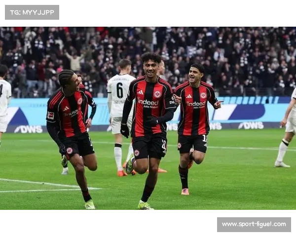 法兰克福vs门兴中场休息：主队2-0领先，巴霍亚两次精准助攻成关键